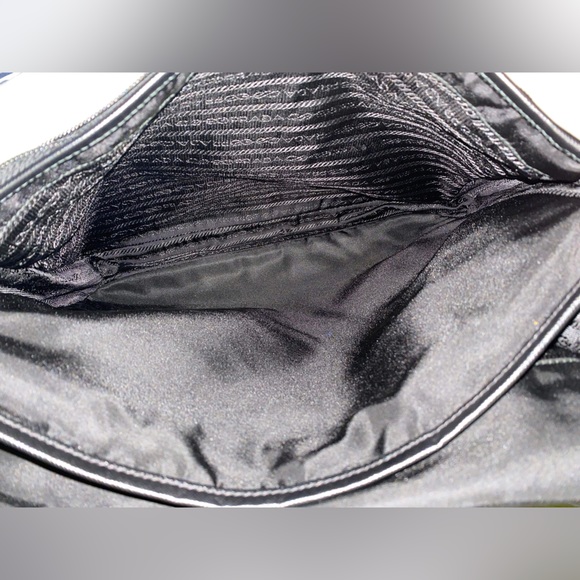 ❌❌SOLD❌❌🎀PRADA messenger bag🎀 - Picture 12 of 14